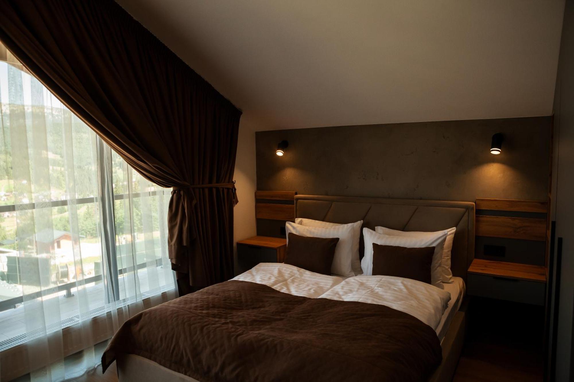 Chalet Ecoberghaus - котеджне містечко Bukovel