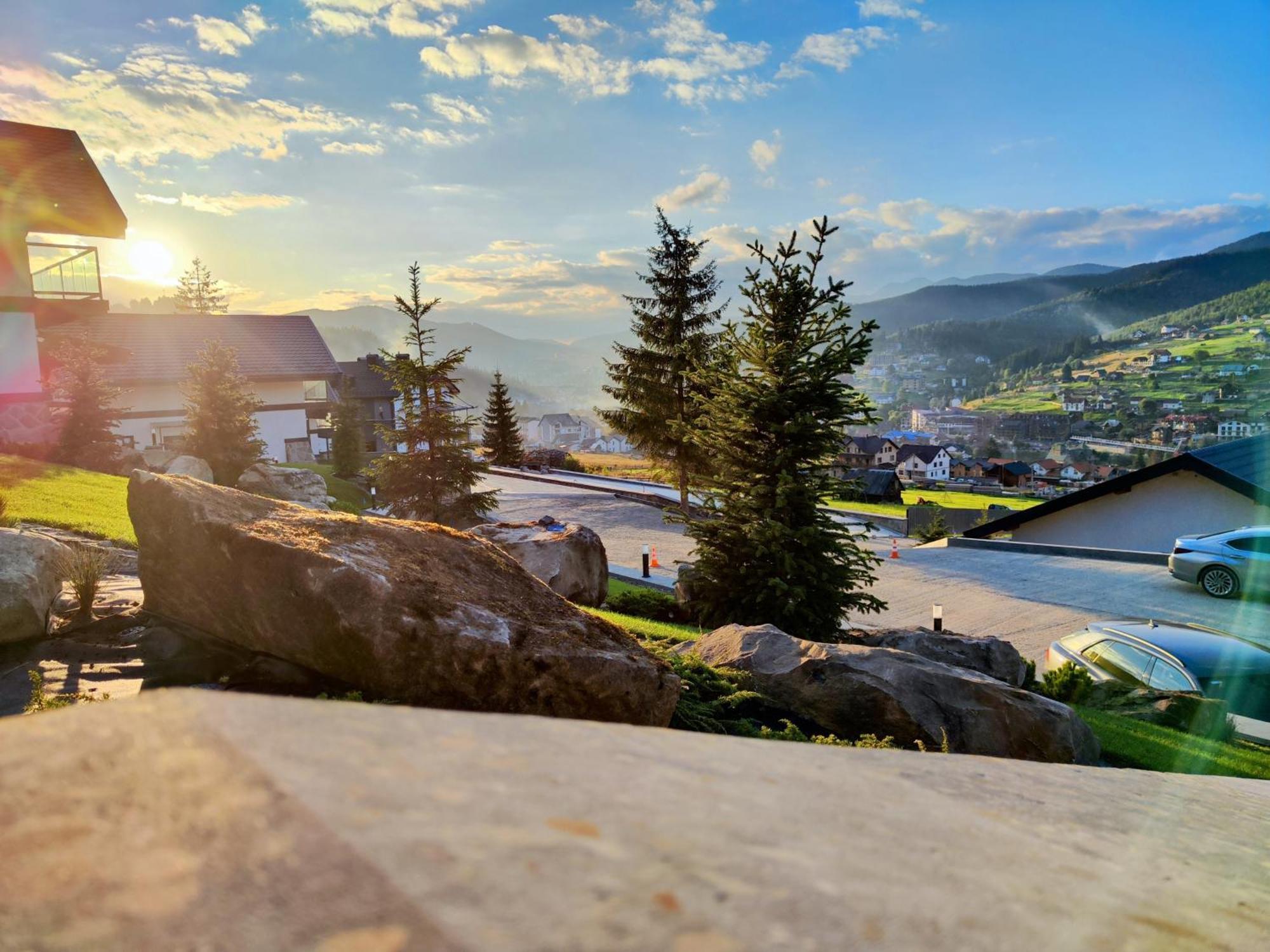Chalet Ecoberghaus - котеджне містечко Bukovel