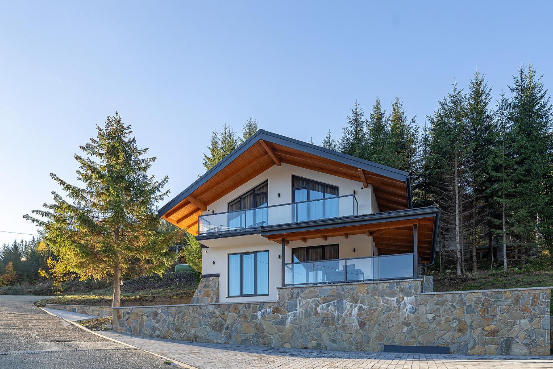 Ecoberghaus - котеджне містечко Chalet Bukovel